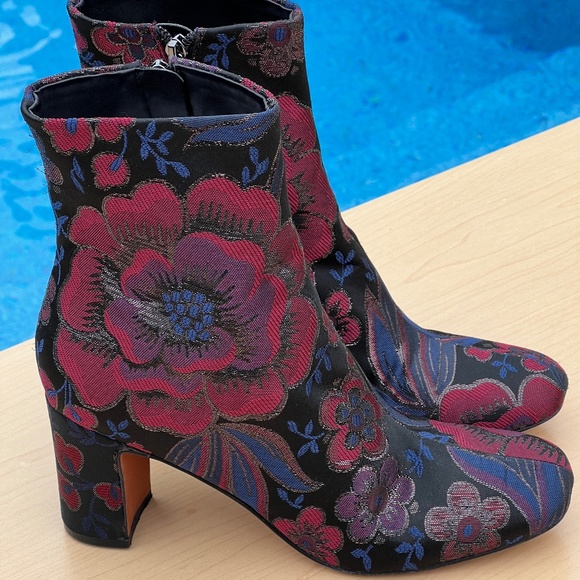 Marc Fisher Shoes - Excellent Condition Marc Fisher Grazi 2 Red Brocade Heeled Ankle Boots Size 8